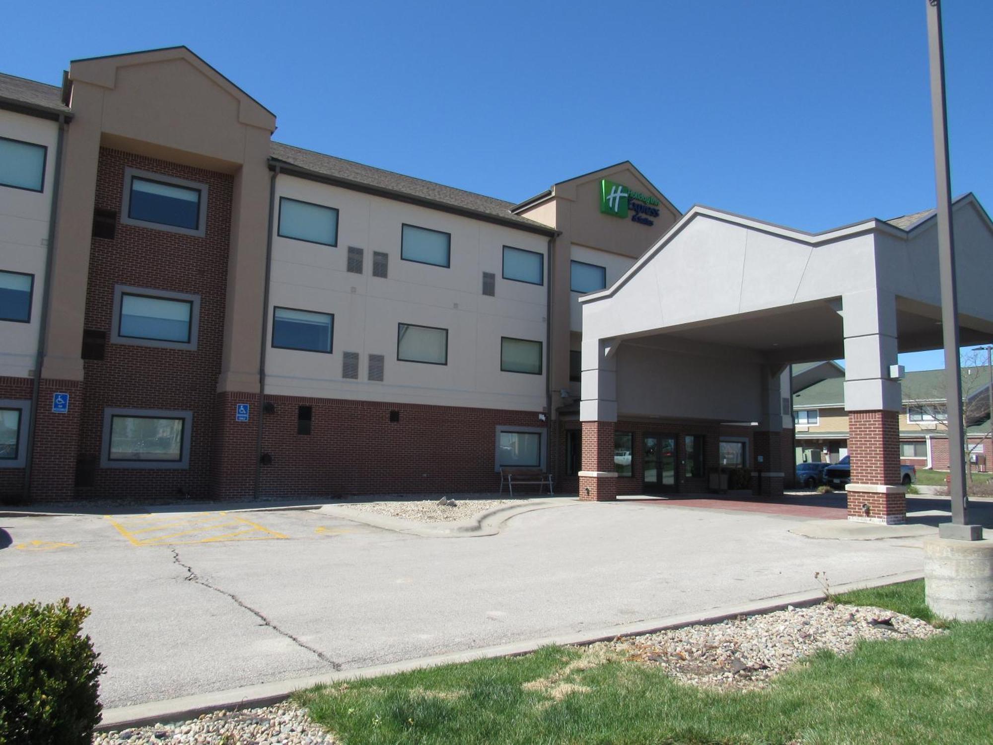Holiday Inn Express Hotel & Suites Lincoln South By Ihg Exterior photo