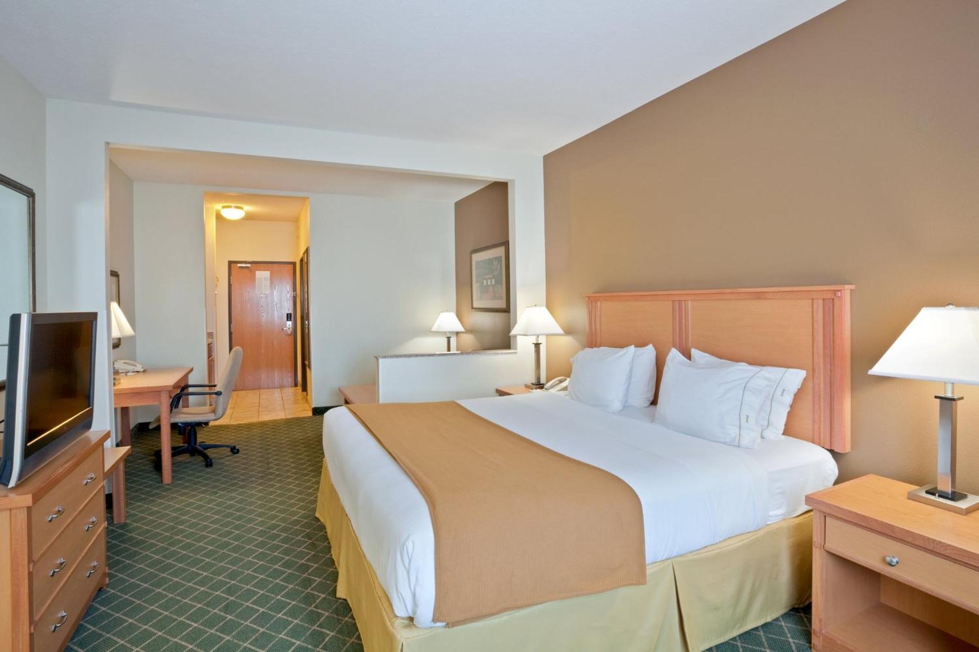 Holiday Inn Express Hotel & Suites Lincoln South By Ihg Exterior photo