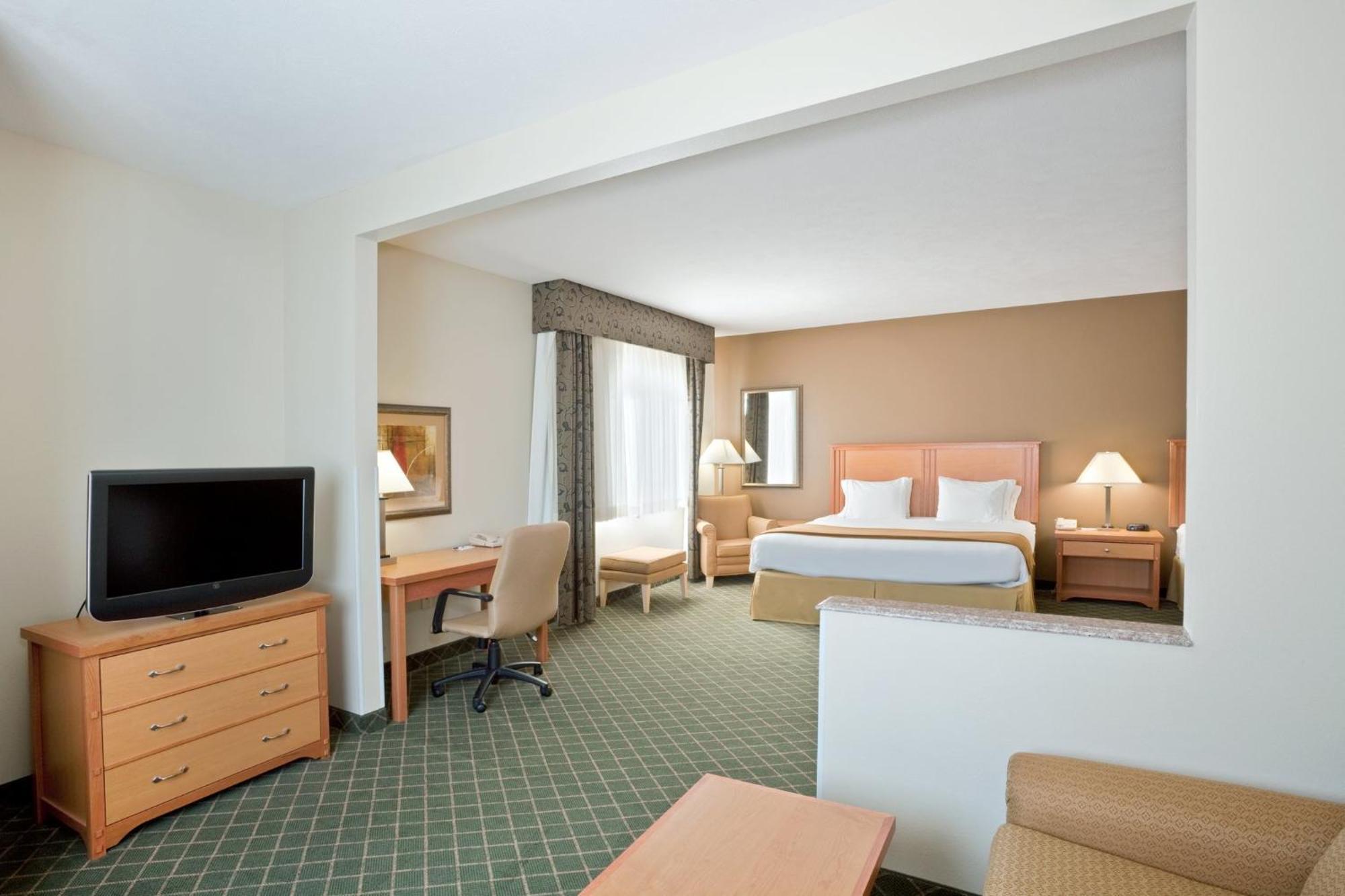 Holiday Inn Express Hotel & Suites Lincoln South By Ihg Exterior photo